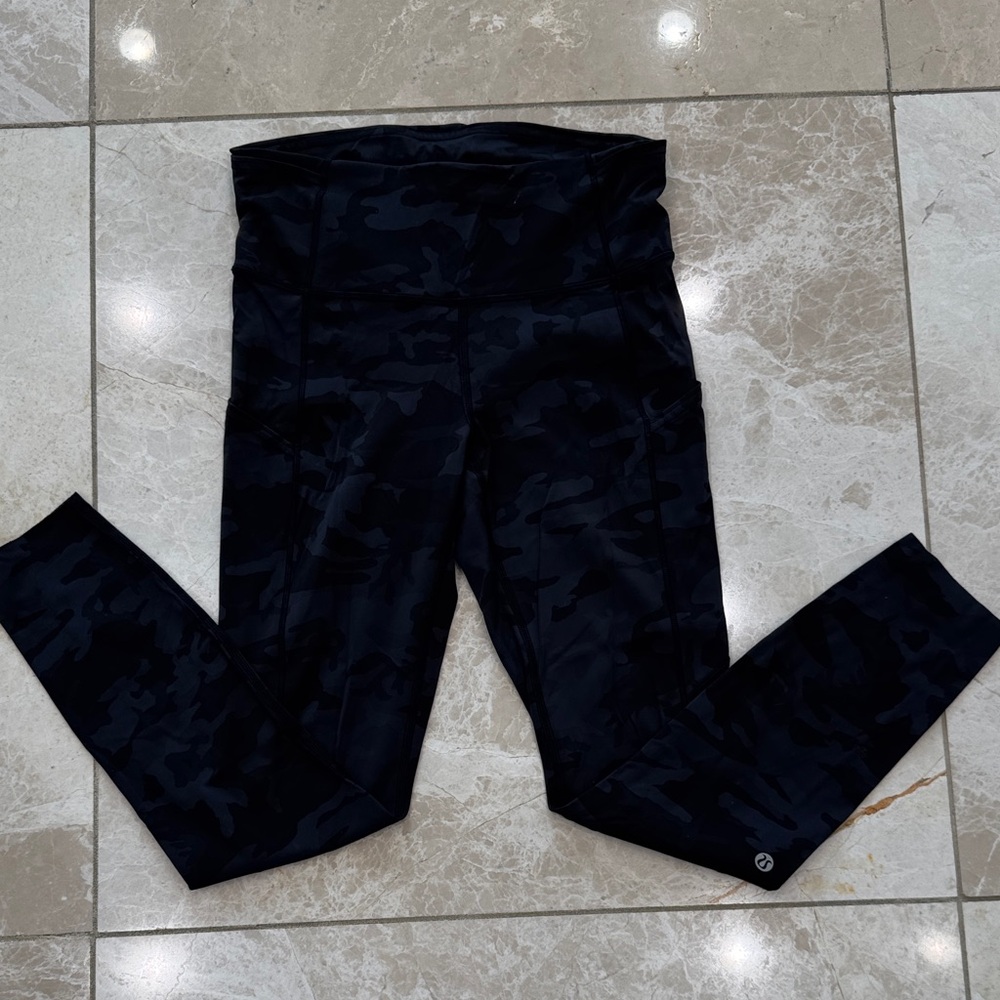 Women size 6 Lululemon Black Camouflage Leggings